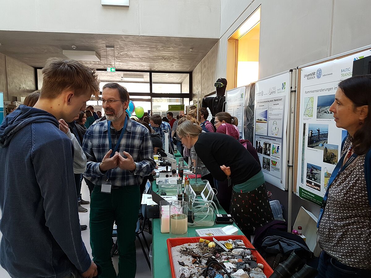 The audience was very interested in our interdisciplinary project and the opportunity to "feel and touch" science (Picture: N.Greve/Baltic TRANSCOST, 2017)