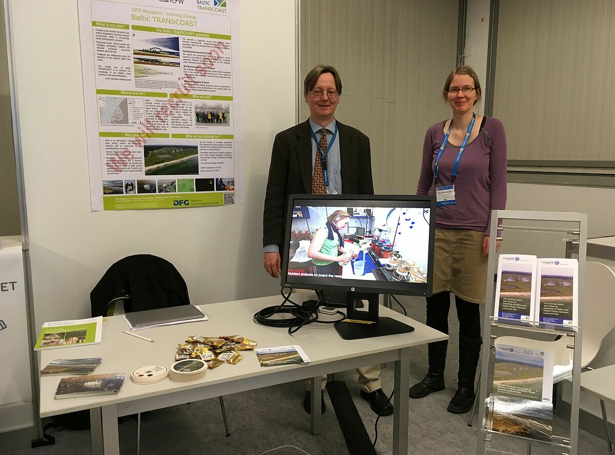 Baltic TRANSCOAST booth at EGU 2018: Dr. Janssen and Dr. Brede (Photo: B. Lennartz)